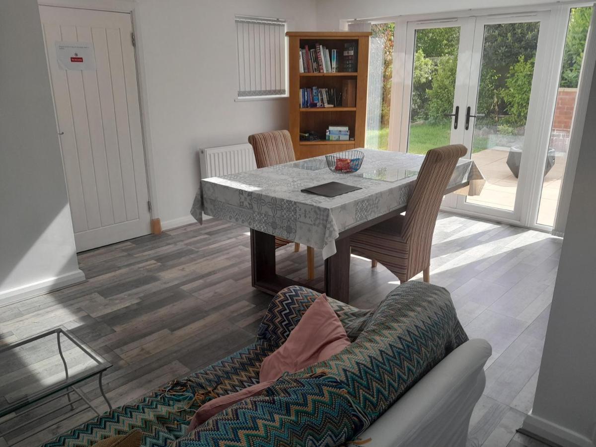 Modern Retreat Near Town & Nature With Stunning Views Entertainment And Parking Burton-upon-Trent Zewnętrze zdjęcie