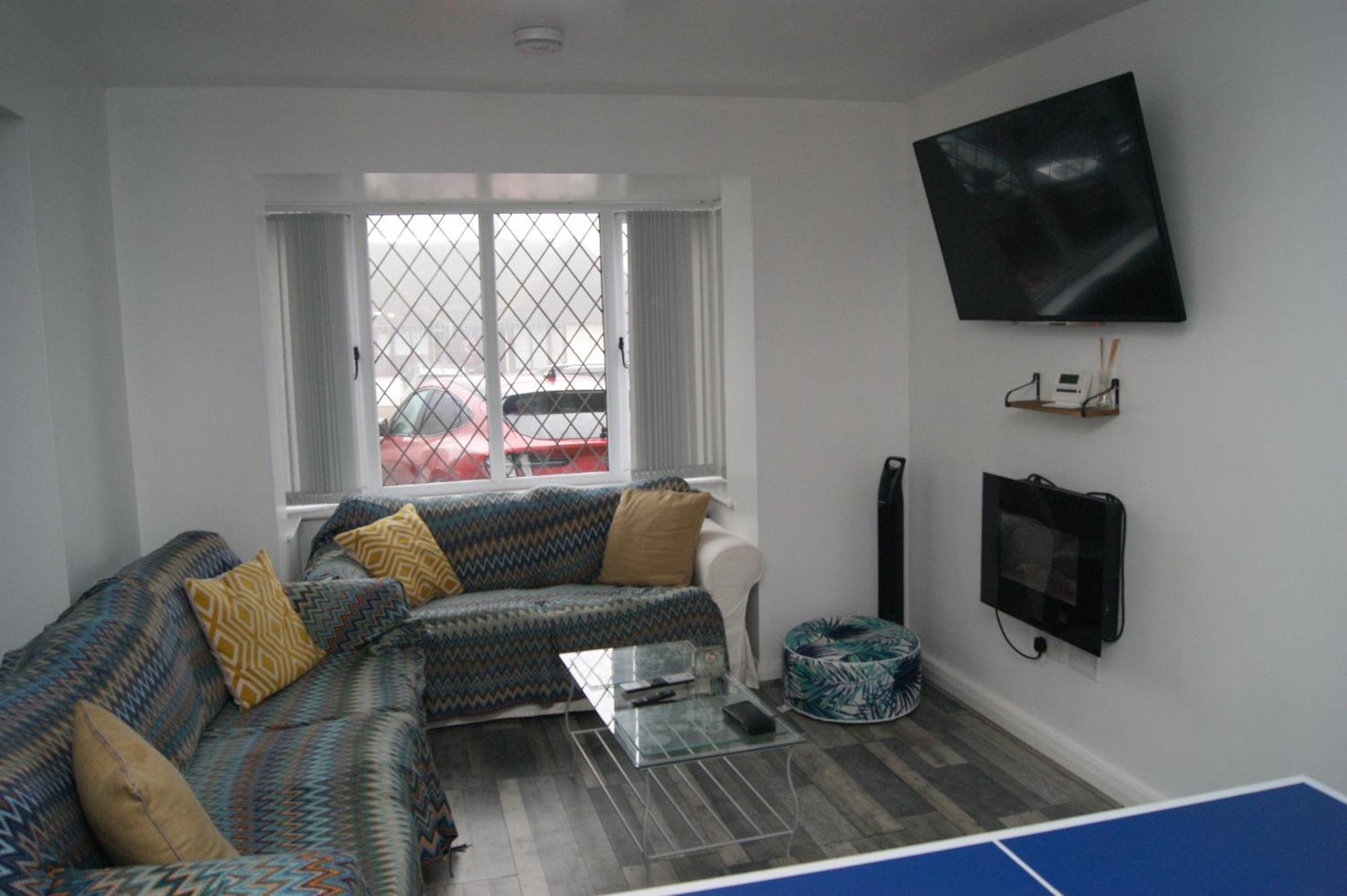 Modern Retreat Near Town & Nature With Stunning Views Entertainment And Parking Burton-upon-Trent Zewnętrze zdjęcie