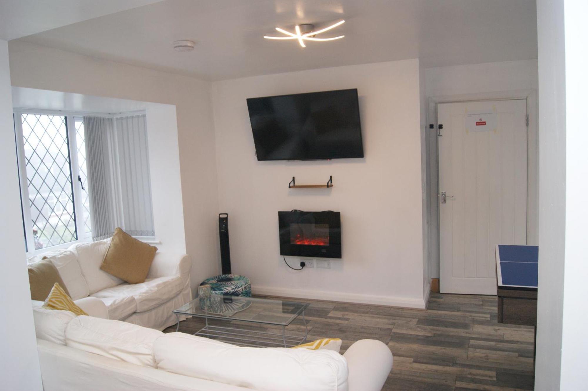 Modern Retreat Near Town & Nature With Stunning Views Entertainment And Parking Burton-upon-Trent Zewnętrze zdjęcie